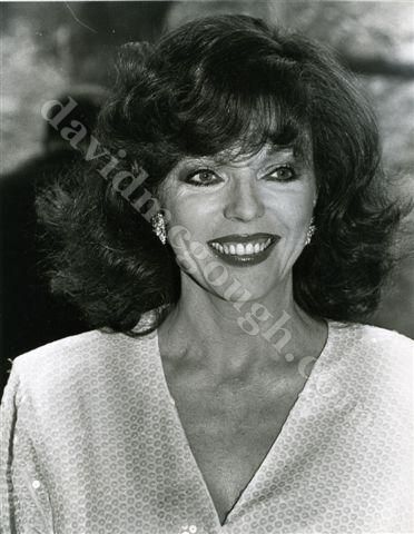 Joan Collins 1985, NY  cliff.jpg